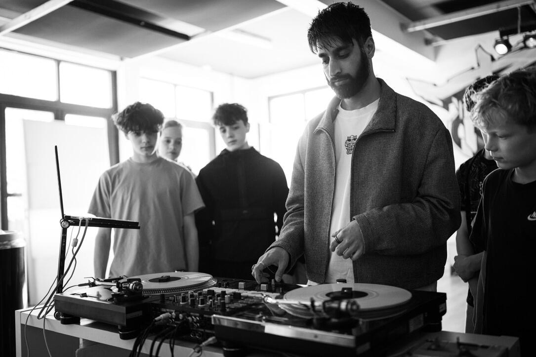 DJ KhanFu teaching a workshop on musicality DJ KhanFu teaching